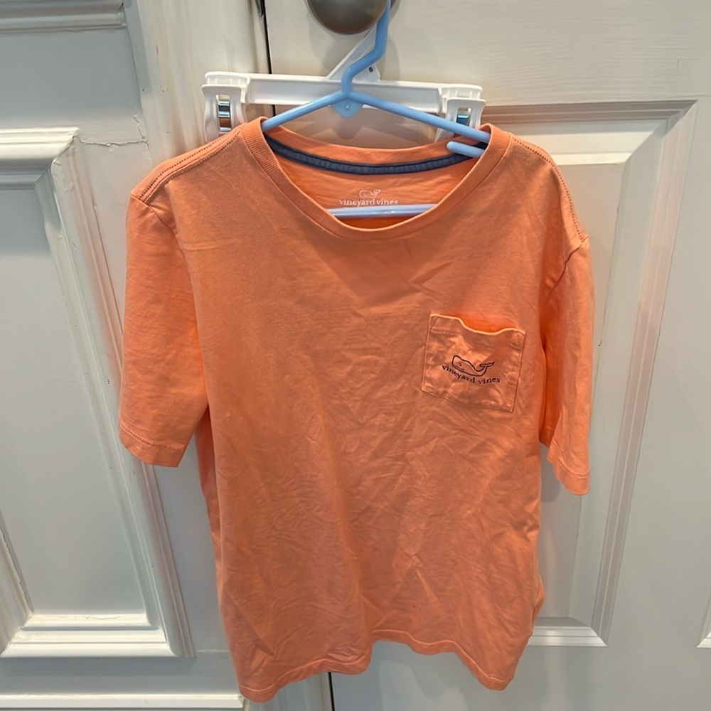 Vineyard vines size medium 12 to 14 100% cotton coral t shirt